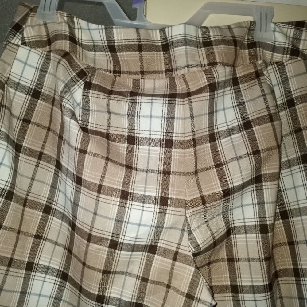 Capri Pants - Picture 2 of 3